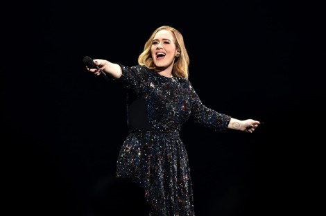 Adele 'tử tế với chính mình’ ở tuổi mới