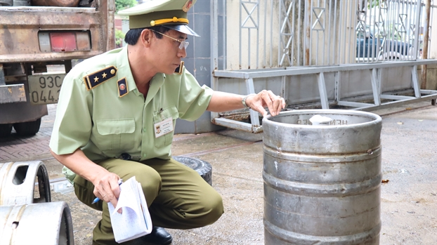 Binh Phuoc: Phat hien, thu giu hang ngan lit bia hoi khong ro nguon goc