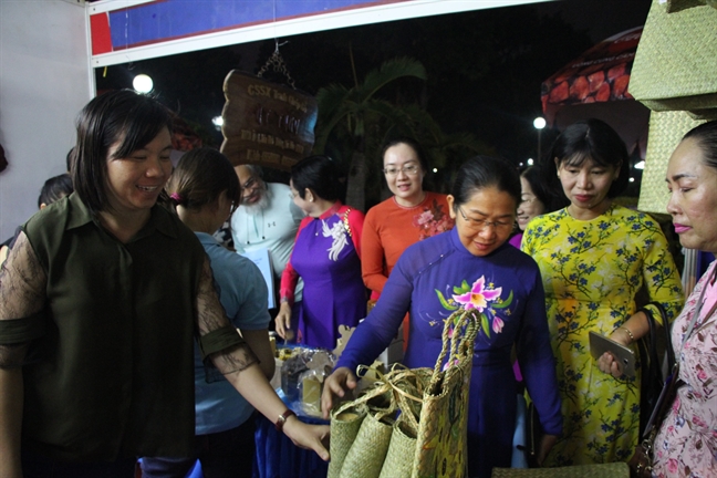 Ngay Hoi phu nu khoi nghiep, viec lam va ket noi doanh nghiep: Noi chi em tim kiem viec lam, gioi thieu san pham va y tuong khoi nghiep