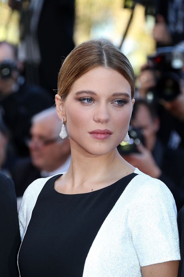 21 khoanh khac an tuong trong lich su Cannes: Tu Kate Moss tre trung den Kristen Stewart ho bao
