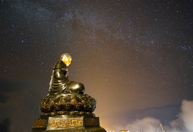 Dong hanh cung dai le Vesak 2019: Doan dai bieu quoc te hanh huong chiem bai dinh thieng Fansipan