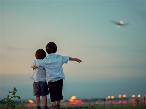 Hàng xóm nhộn nhạo, tôi không dám 'thả' con?