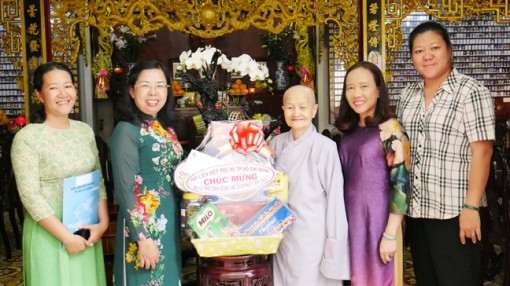 Hội LHPN TP.HCM thăm các ni sư, tổ chức tôn giáo nhân dịp Đại lễ Phật đản Vesak