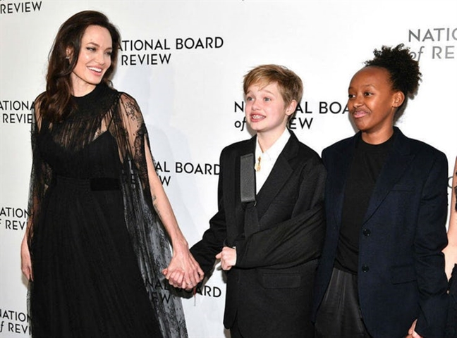 Phong cach tomboy nam tinh cua Shiloh- con gai Angela Jolie