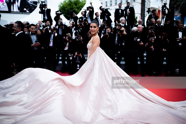 Tham do Cannes 2019 ngay thu 6: Cau hon, dua voi... vong ba