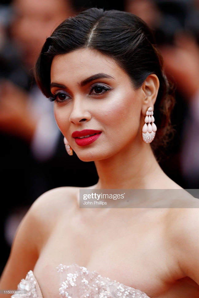 Tham do Cannes 2019 ngay thu 6: Cau hon, dua voi... vong ba