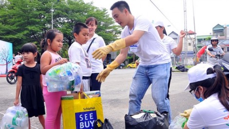 Học sinh lớp Năm không biết túi nhựa là gì