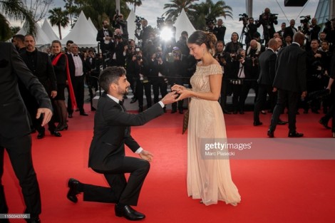 Thảm đỏ Cannes 2019 ngày thứ 6: Cầu hôn, đùa với... vòng ba