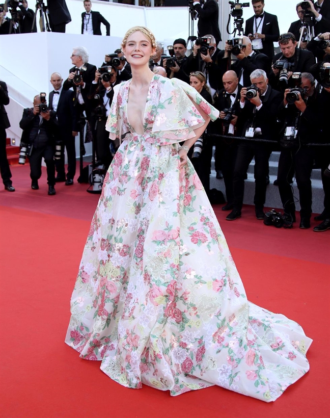 Thoi trang an tuong cua Elle Fanning tai Cannes 2019