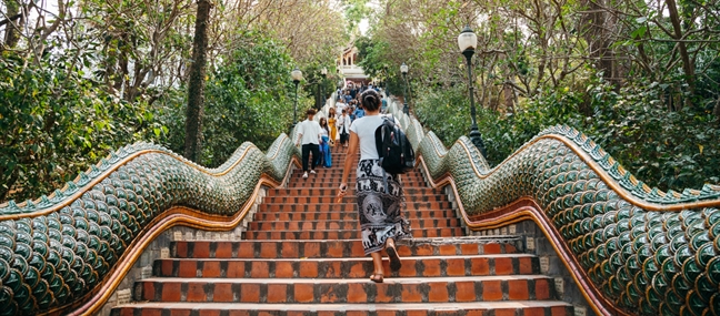 Ngoi chua linh thieng tren nui o Chiang Mai