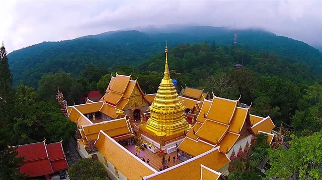 Ngoi chua linh thieng tren nui o Chiang Mai