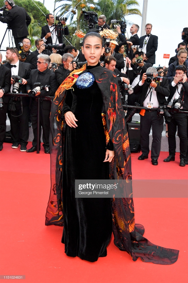 Tham do Cannes 2019 ngay thu chin: Ao dai, sao nu gap su co