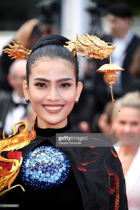 Thảm đỏ Cannes 2019 ngày thứ chín: Áo dài, sao nữ gặp sự cố