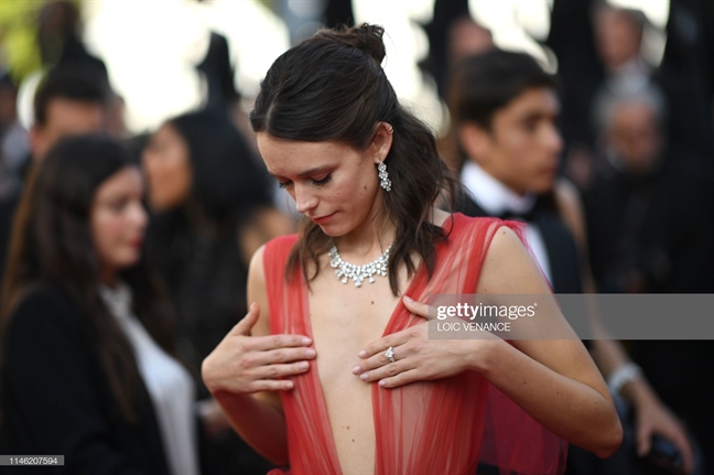 Cannes 2019 ngay be mac: Chuong Tu Di va Elle Fanning ‘dung hang’