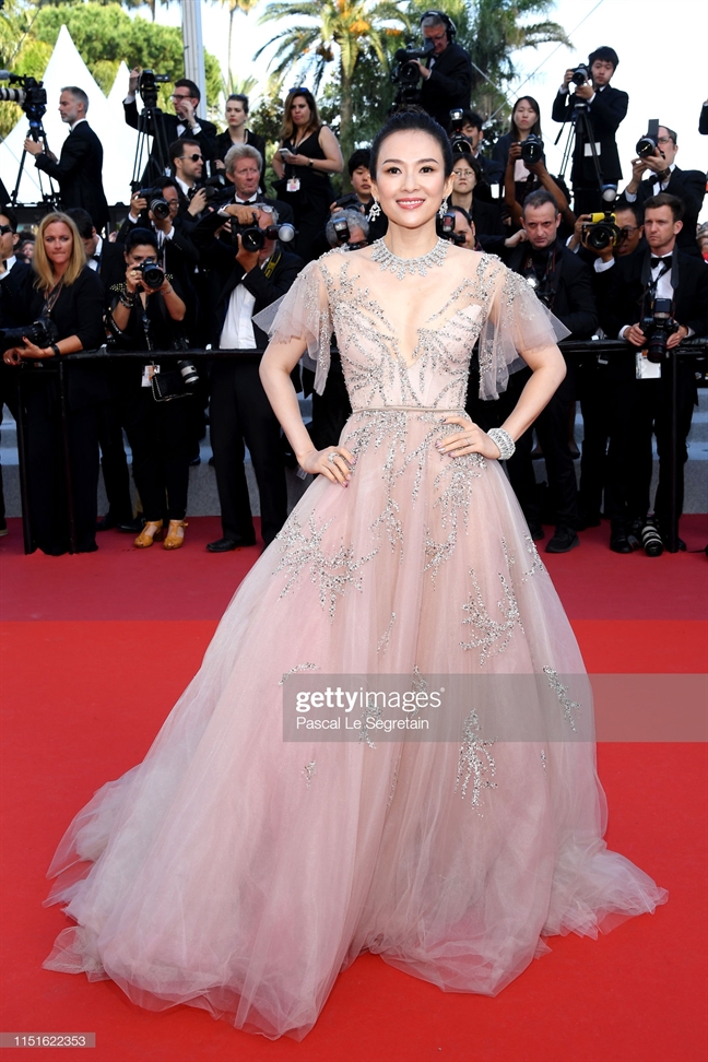 Cannes 2019 ngay be mac: Chuong Tu Di va Elle Fanning ‘dung hang’