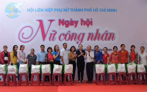 Nữ công nhân và ngày Chủ nhật tươi hồng