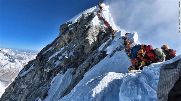 Qua tai mua leo nui, 11 nguoi chet tren dinh Everest trong vong 10 ngay