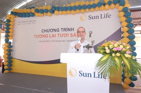 Sun Life Việt Nam trao tặng xe đạp, quà tặng cho con em đang được nuôi dưỡng tại làng Hòa Bình, Quảng Nam