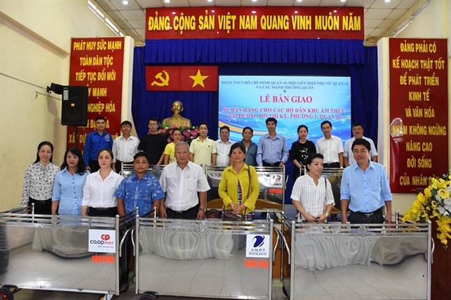 Tang 33 xe ban hang am thuc