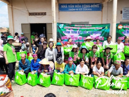 Về biên giới, đâu chỉ có tình yêu thương…