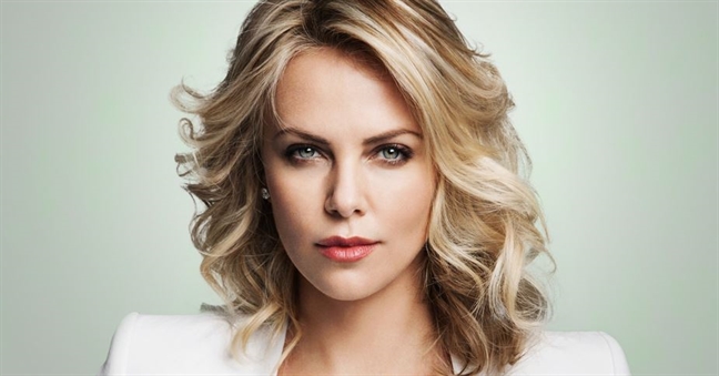 5 bi quyet khien Charlize Theron dep rang ngoi o tuoi 43