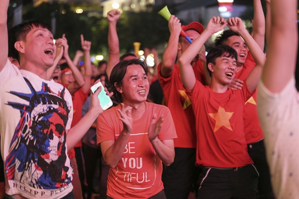 Viet Nam gianh ve vao chung ket King's Cup, co dong vien vui tot do