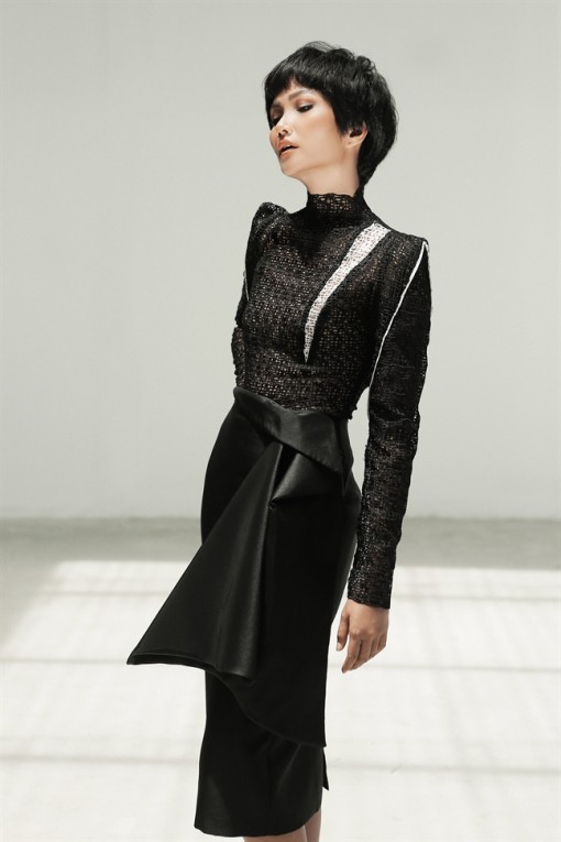 H’Hen Niê gợi ý mặc sang trọng với sắc đen