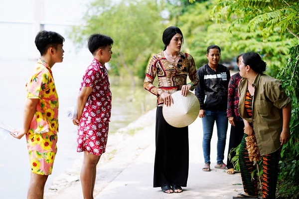 Nghe si Hoai Linh khang dinh gia gai khong de