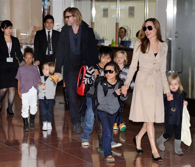 Brad Pitt tuc gian gui toi hau thu cho Angelina Jolie