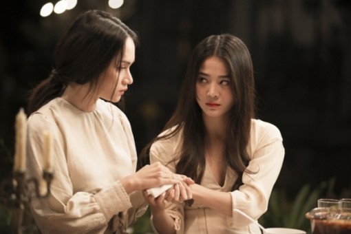 Cận cảnh nhan sắc và thân hình quyến rũ của cô nàng 'giật bồ' Hương Giang Idol