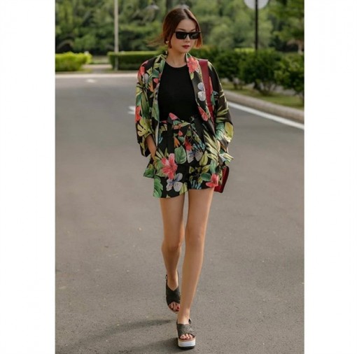 Học theo street style khoe chân dài của dàn mỹ nhân Việt