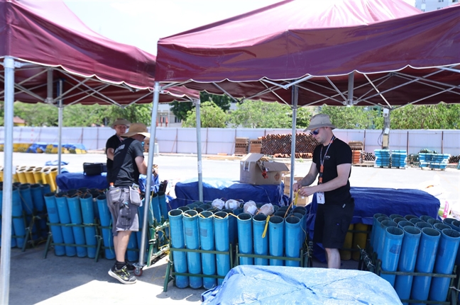 Y va Phan Lan - nhung man trinh dien phao hoa hua hen ‘ngoai suc tuong tuong’