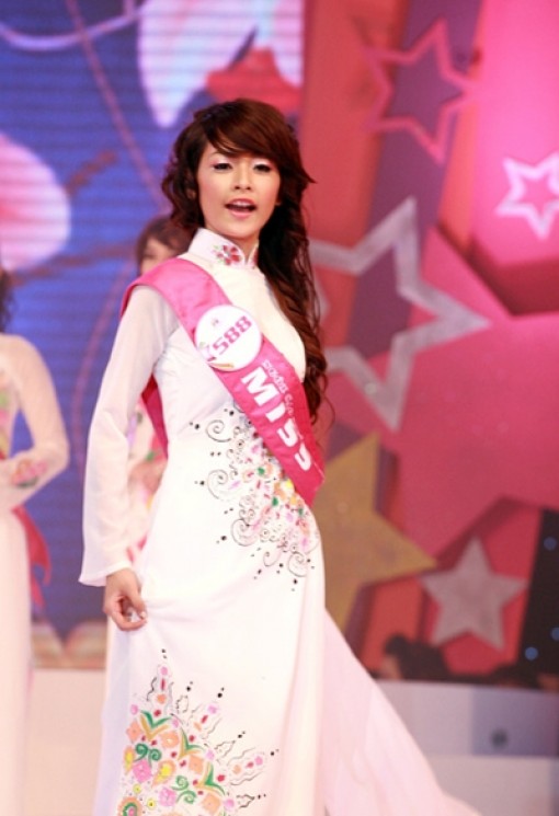 Chi Pu, 10 năm lột xác từ ngây thơ thành mỹ nhân quyến rũ