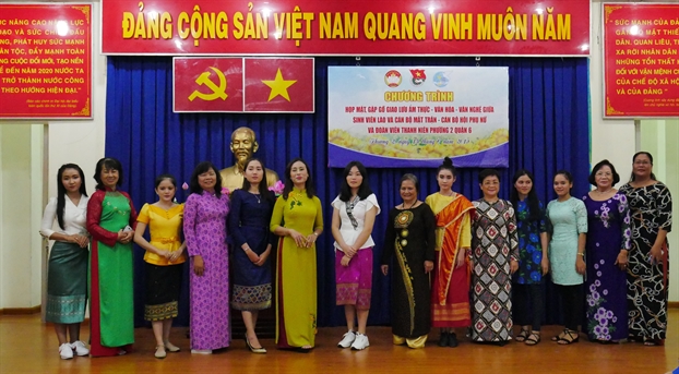 Giao luu am thuc, van hoa, van nghe Viet - Lao