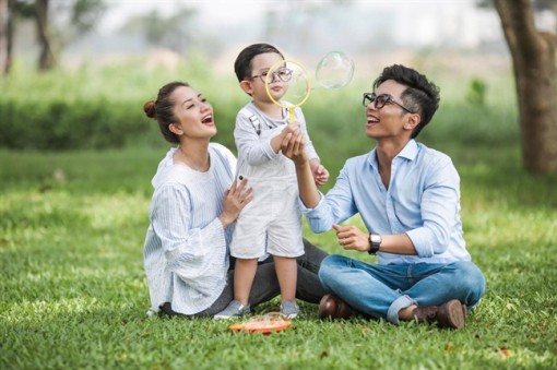 Thời trang của các cặp 'đũa lệch' đẹp đôi Vbiz