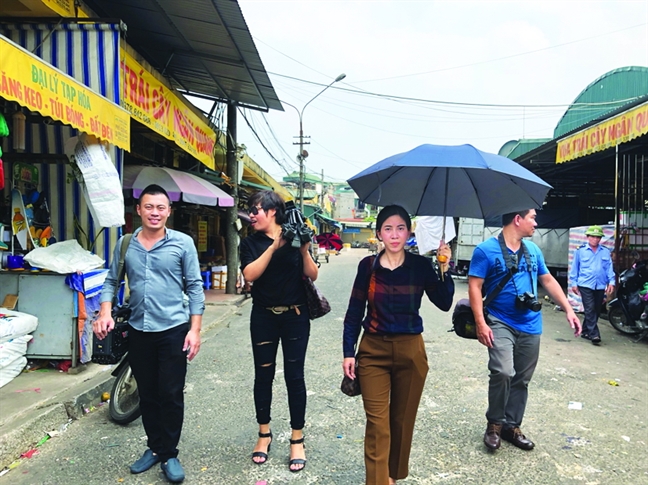 Nu nha bao dieu tra Lien Lien: 'Co nhung thu chung ta yeu  ma khong so bi phan boi'