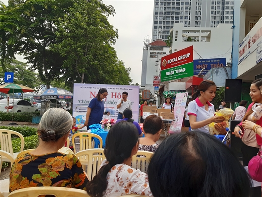 Kham cot song, rang mieng cho con, tam soat ung thu cho me