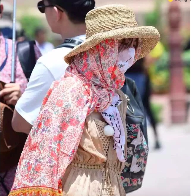 Muon kieu tron nang 'khong do noi' cua sao nu Hoa ngu