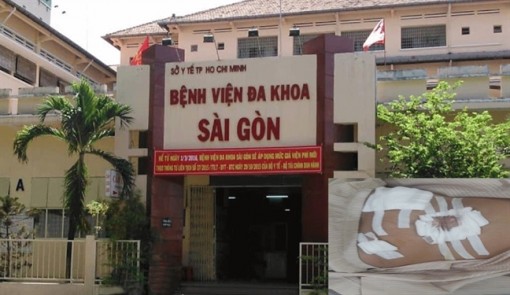 Bác sĩ chạy đua mổ u buồng trứng để nữ sinh kịp dự kỳ thi THPT quốc gia