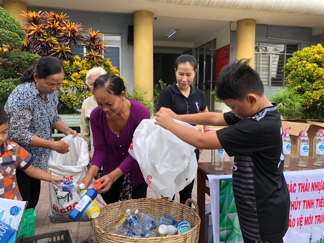 1.000 chai nhua doi lay 120 binh nuoc thuy tinh