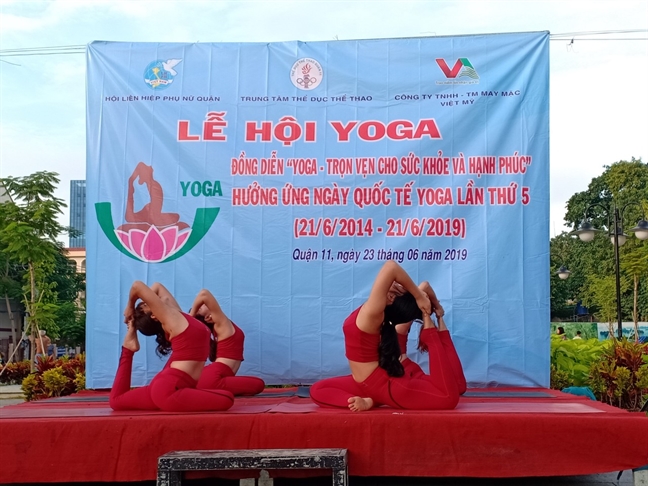 Dong dien Yoga
