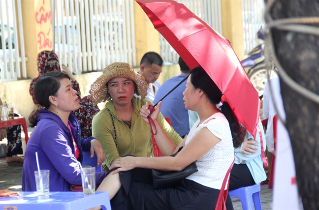 Phu huynh kho so ‘nguy trang’ cho si tu trong ‘chao lua’ xu Nghe