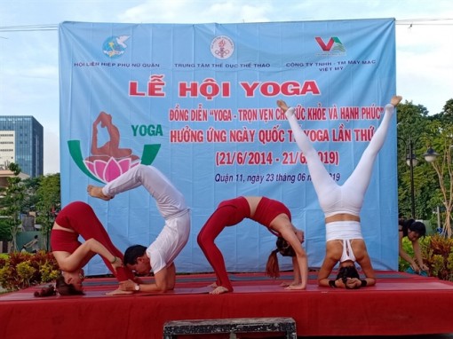 Đồng diễn Yoga