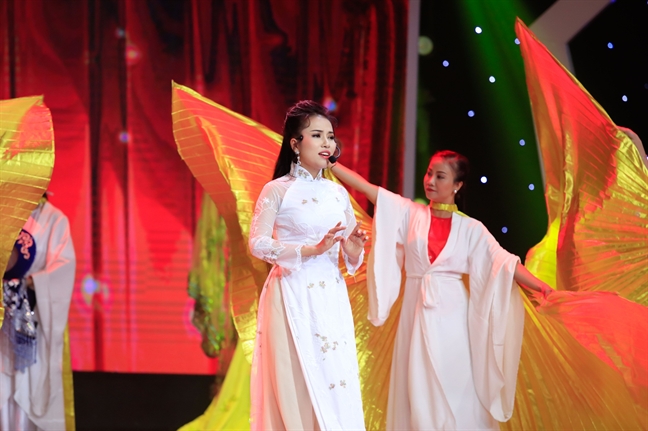 Quan quan 'Sao noi ngoi 2019' Phuong Cam Ngoc: Dua con gai nha 'noi' troi noi voi cai luong