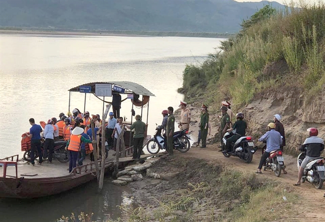 Nhung nguoi doi nang dong hanh cung si tu vuot vu mon