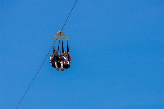 Khai truong duong truot zipline so huu 3 ky luc Viet Nam tai Vinpearl Nha Trang