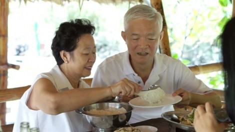 Ba lúc nào cũng nói 'hỏi má mầy đi'