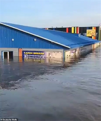 Bang tan va mua lon khien nhieu khu vuc o Nga chim trong nuoc lu