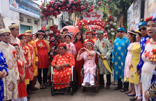 100 cap doi khuyet tat o Binh Duong rang ro niem vui trong ngay cuoi