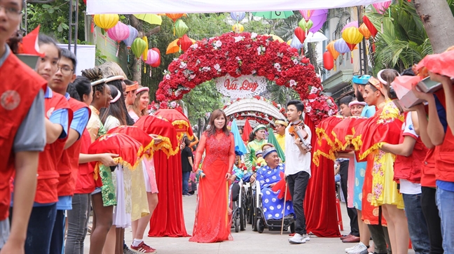 100 cap doi khuyet tat o Binh Duong rang ro niem vui trong ngay cuoi